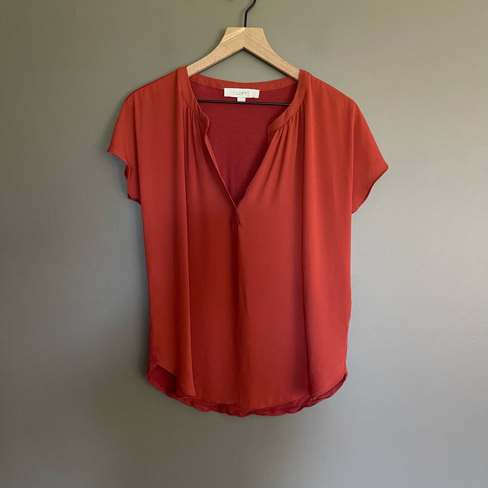 LOFT Split Neck Shirred Flutter Tee Top Size Small Lightweight Mixed Media Shell - Picture 2 of 11